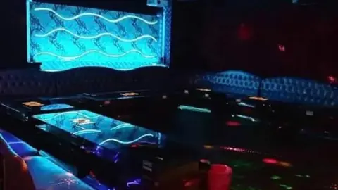 台中101時尚會館公開頁所示的燈光包廂與沙發座位