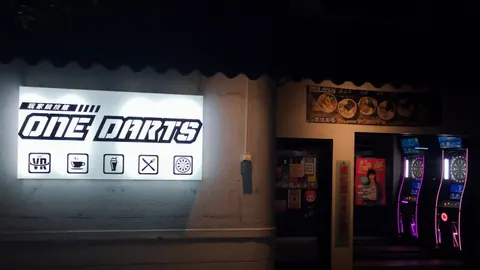 One Darts台中北區進化路店家招牌、入口與飛鏢機