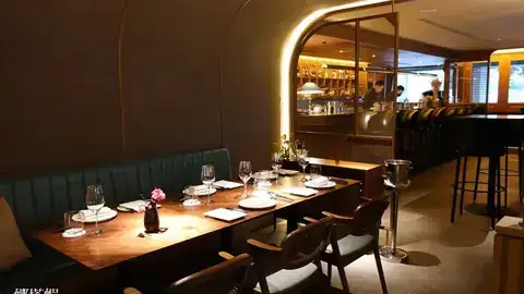 Midnight in FReNCHIE法式餐酒品牌歷史封面