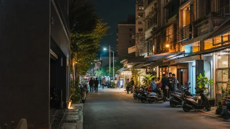 台中北區一中商圈周邊夜間街景
