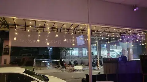 球Bar 大明路二樓店面玻璃外觀與室內燈光