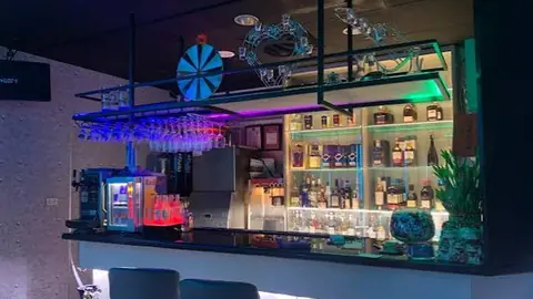 懶水煙酒吧：原子街懶水煙、客製調酒與不定時駐唱店家文章代表圖