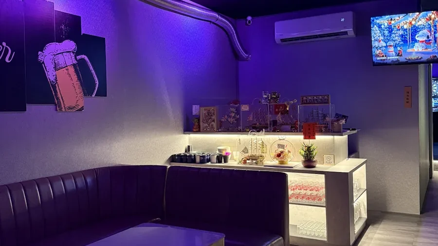 傾城餐酒館：中區飛鏢餐酒、暢飲慶生與深夜熱食店家文章代表圖