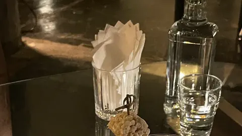 榕之島 Ron Island：篤行路小餐館酒吧、晚餐小酌與北區聊天店家文章代表圖