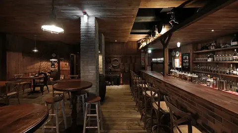 薩克森美式餐酒館｜台中酒吧店家資訊｜台中場地資料