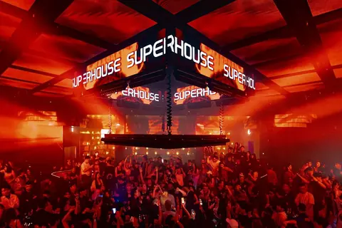 Super House Night Club 台中夜店怎麼玩？南屯大觀路派對、舞池與出發提醒｜台中場地資料